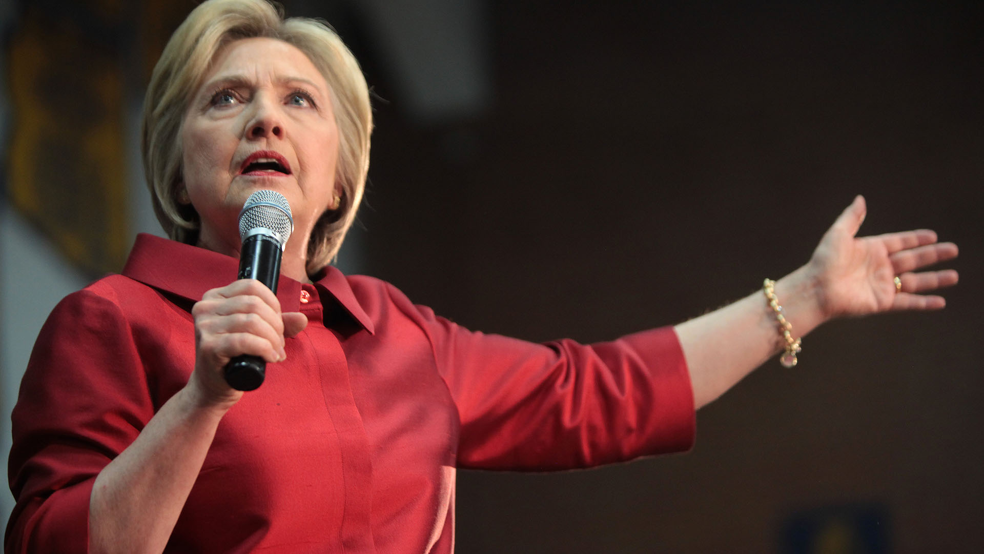 Clinton unveils anti-bullying plan for schools