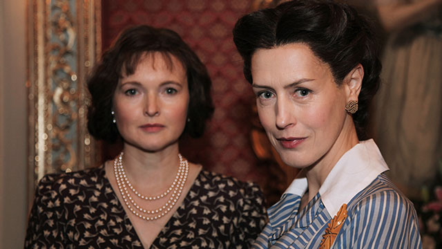 Royal Wives at War