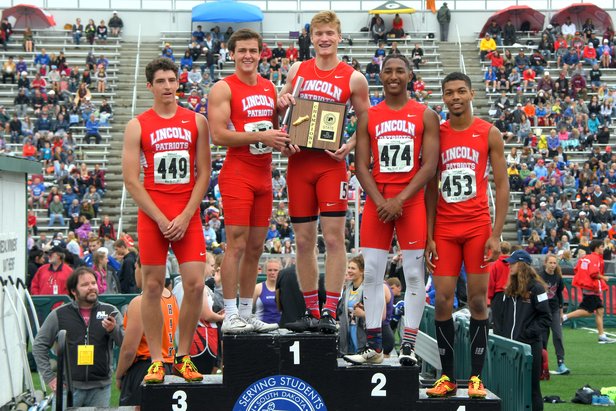 Boys AA Boys 800M Relay