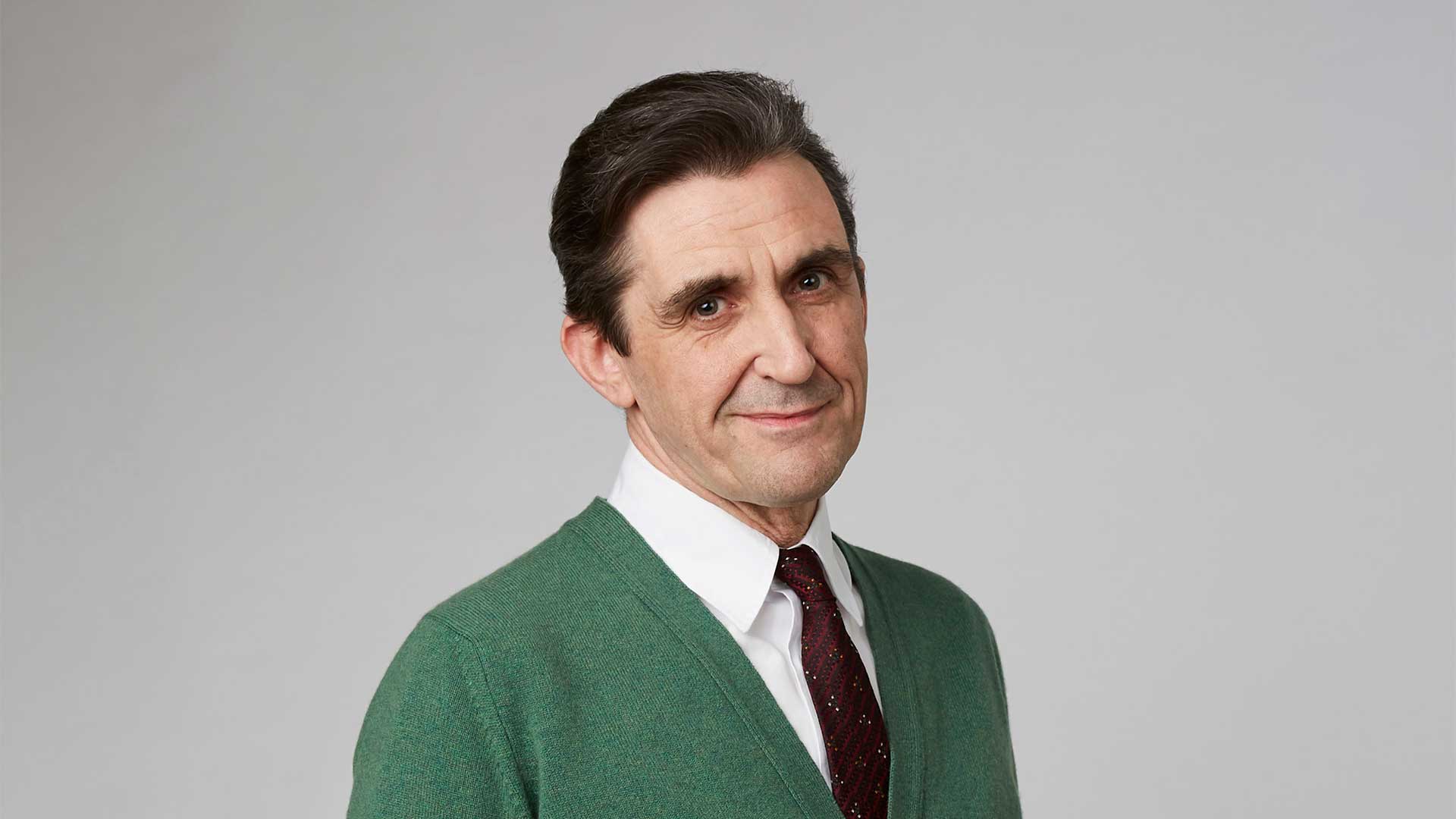 Stephen McGann plays Dr. Patrick Turner. Stephen McGann plays Dr. Patrick Turner.