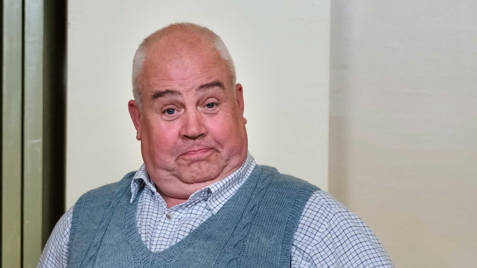 Cliff Parisi plays Fred Buckle Cliff Parisi plays Fred Buckle