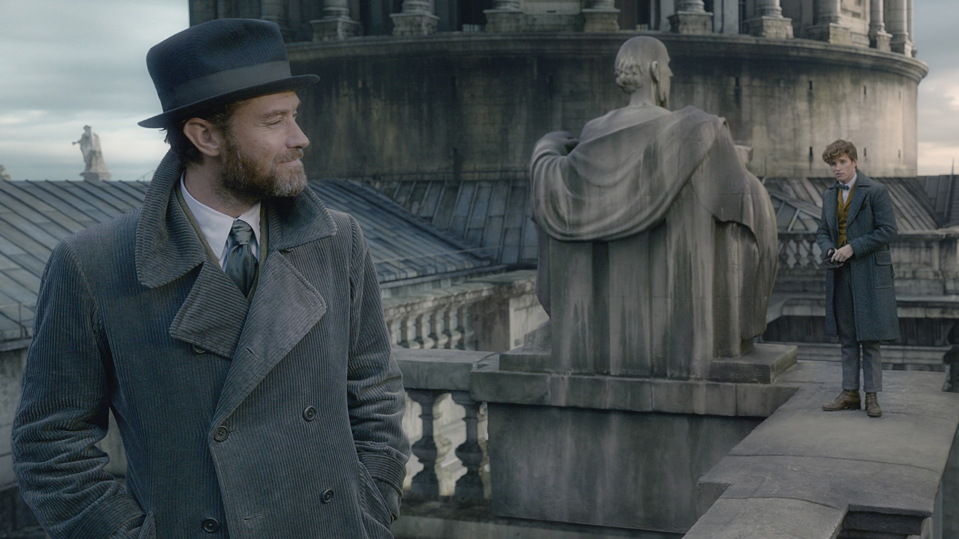 Review: 'Fantastic Beasts' sequel overstuffed and darker, but often captivating