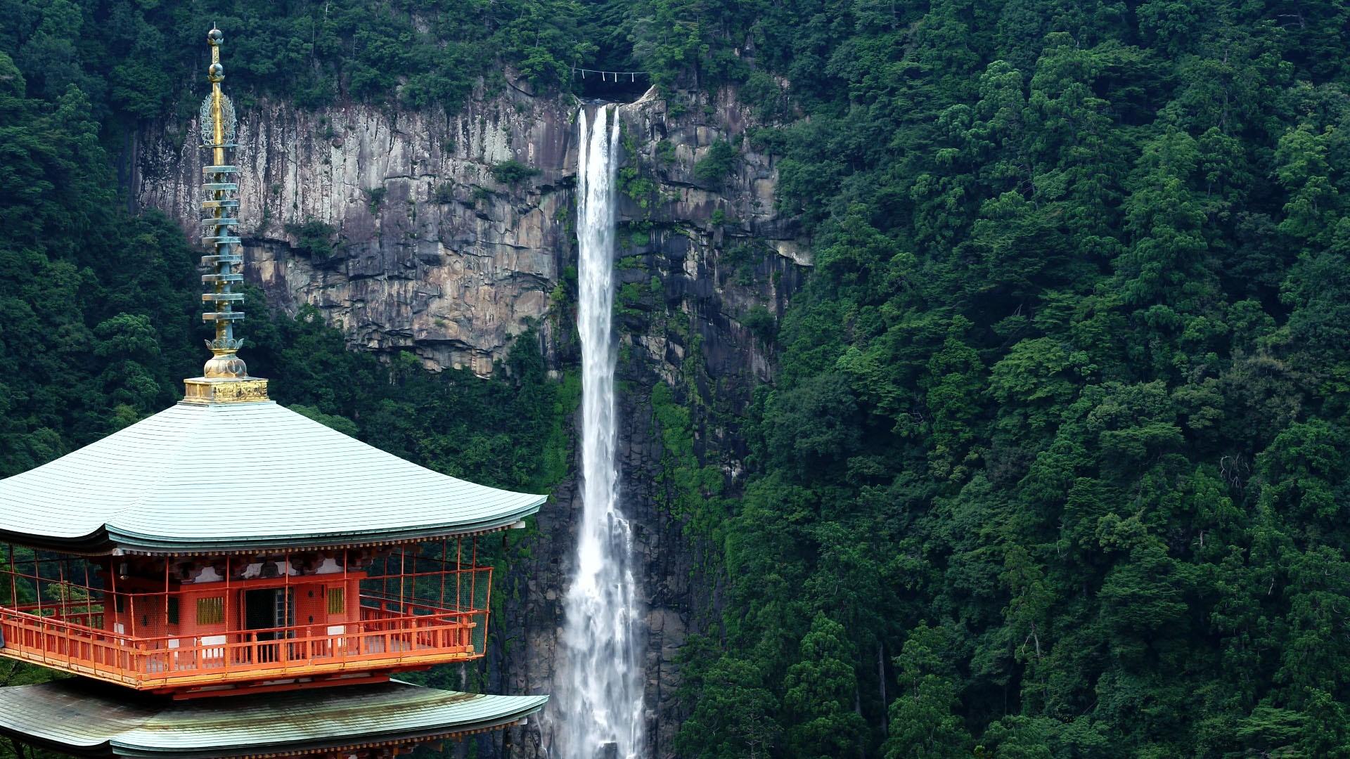 EARTH'S SACRED WONDERS