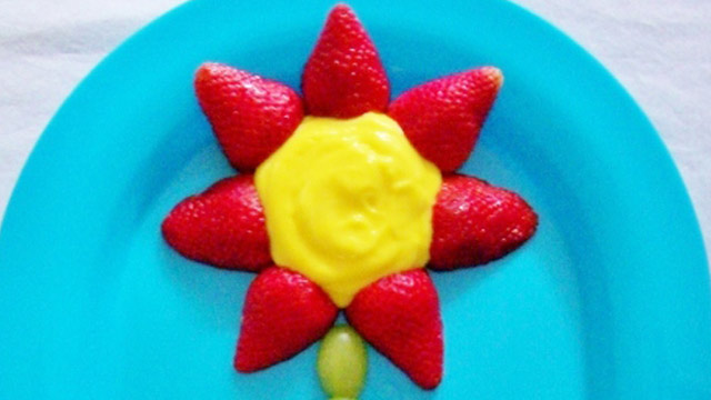 Have a Fun Flower Lunch With Mom