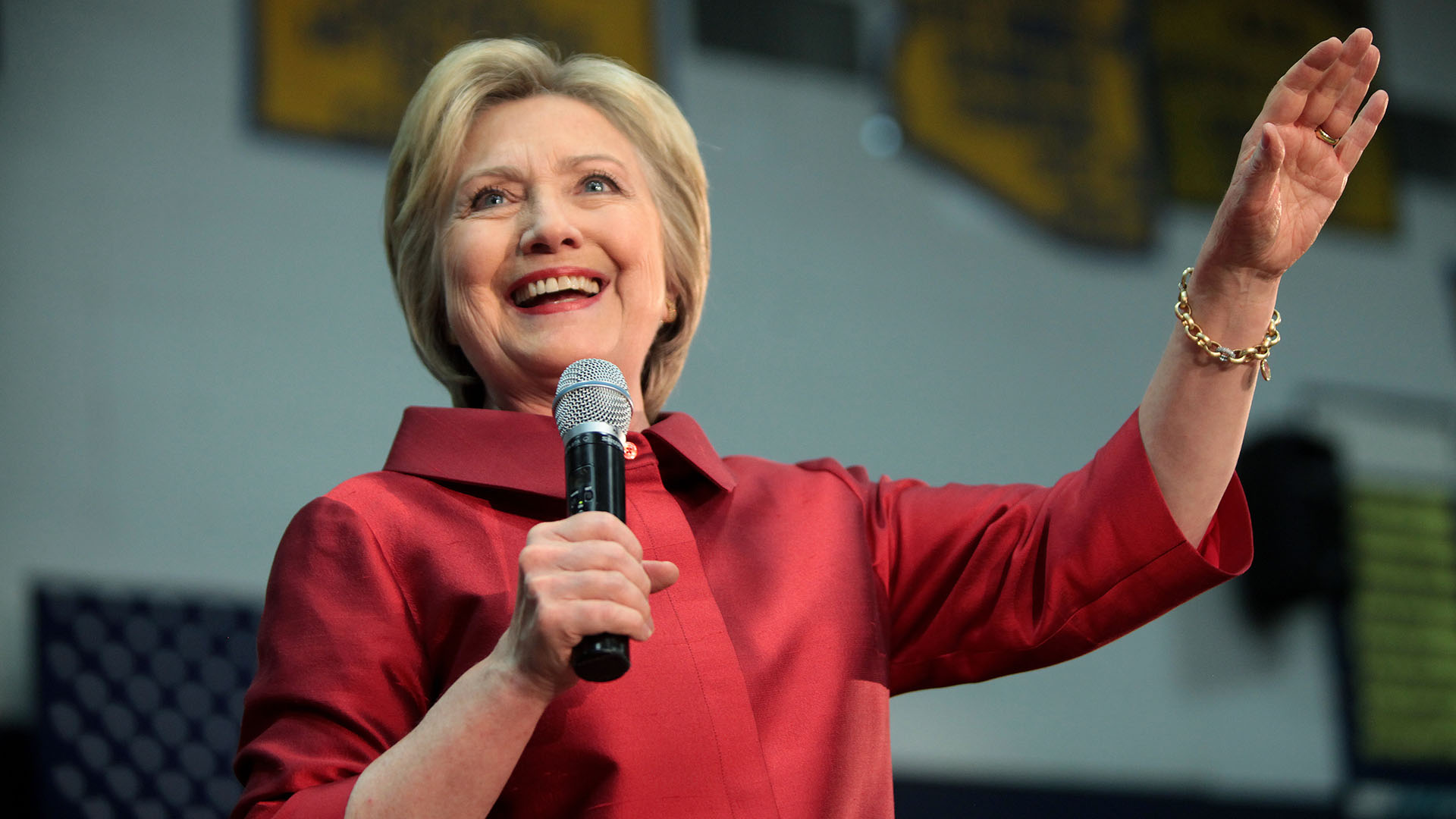 Clinton campaign halfway to $1 billion fundraising goal