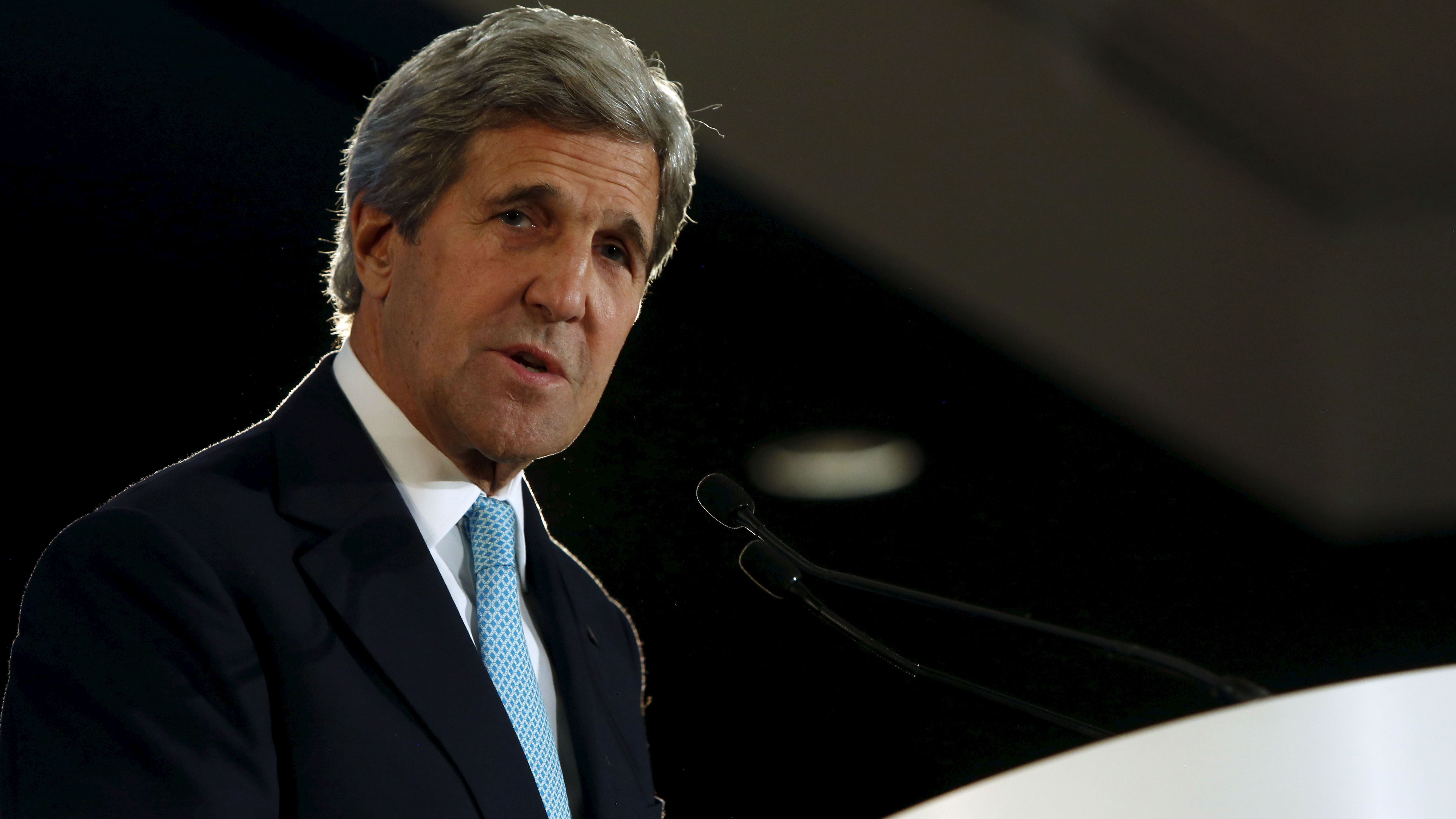 Kerry sorry for past State Department discrimination against gays