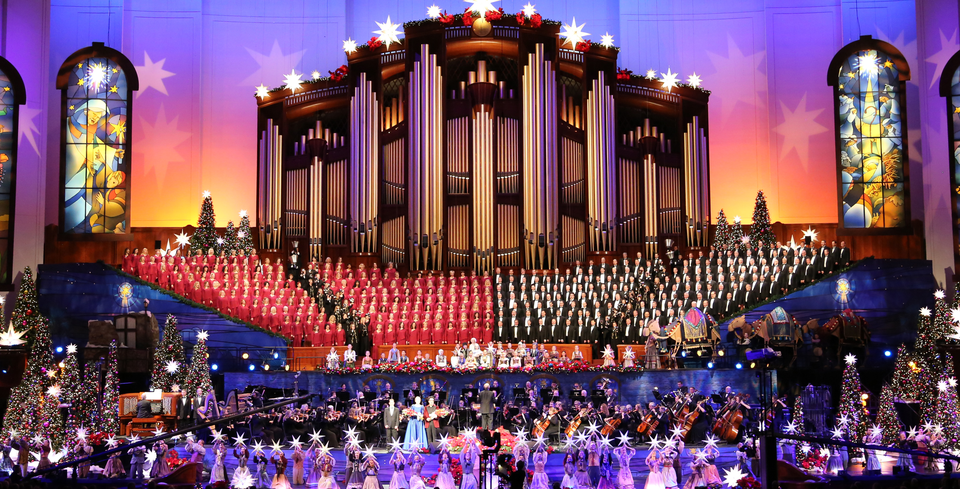 2017 wide shot - Christmas with the Mormon Tabernacle Choir