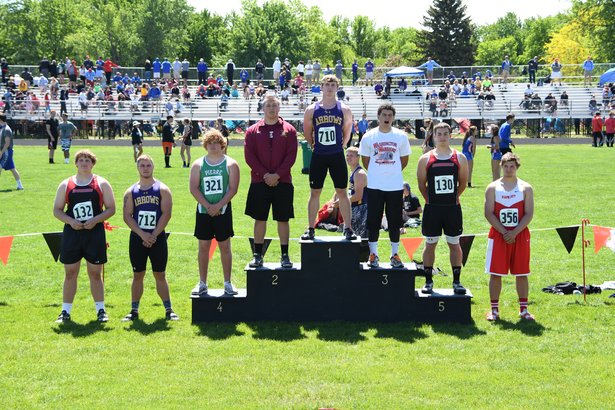 boys discus winners