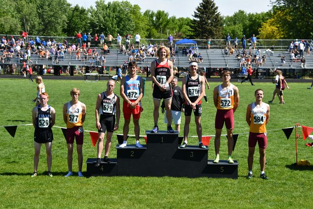 boys 800 run winners