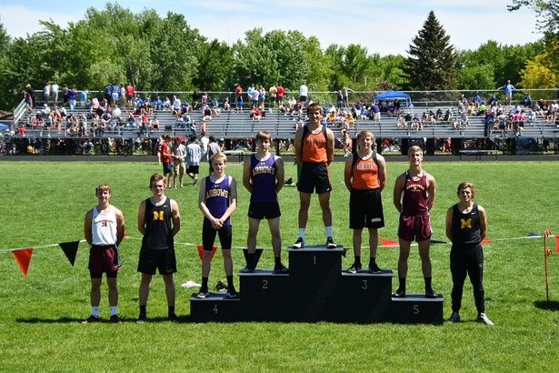 boys pole vault winners