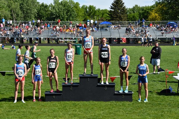 girls 3200 run winners