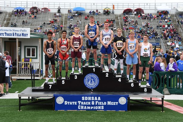 2017 Track - B Boys Hurdles.JPG
