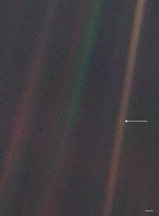 Photo of pale blue dot, Earth